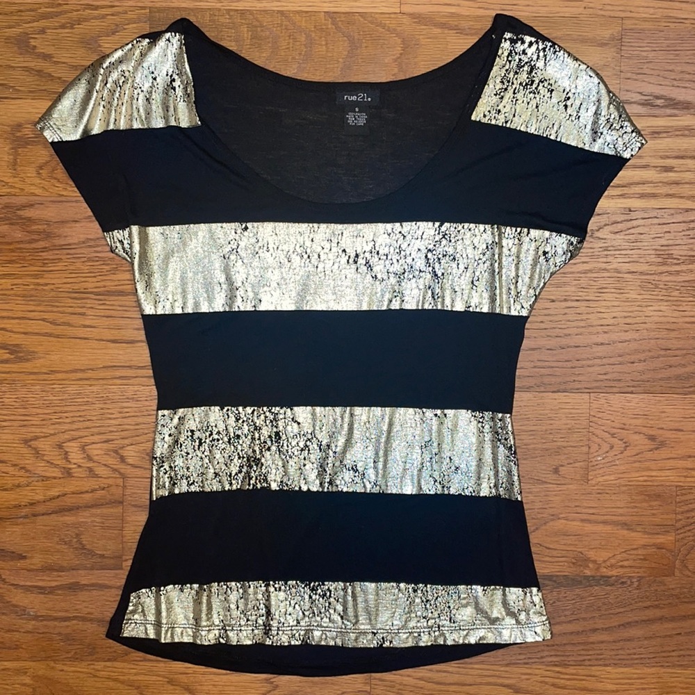 Black/Gold Rue 21 top